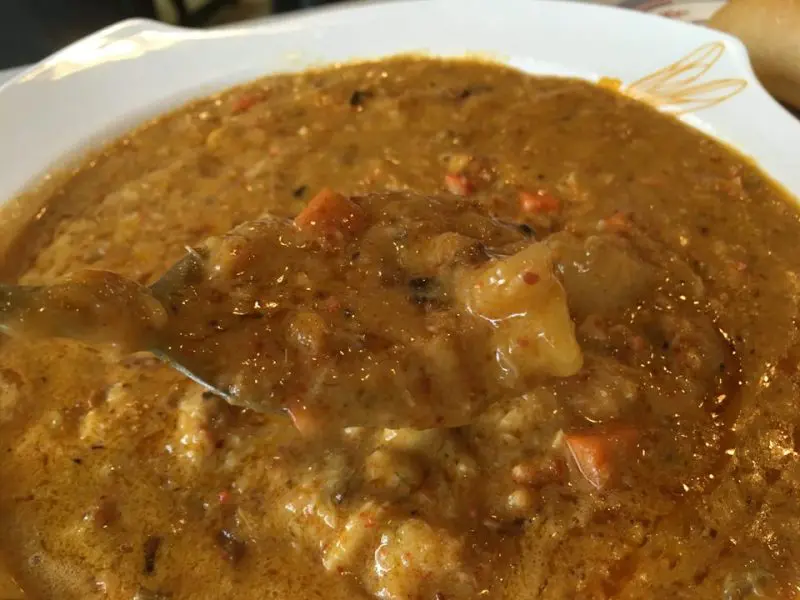 名物のカニカレー。殻なしで食べやすい