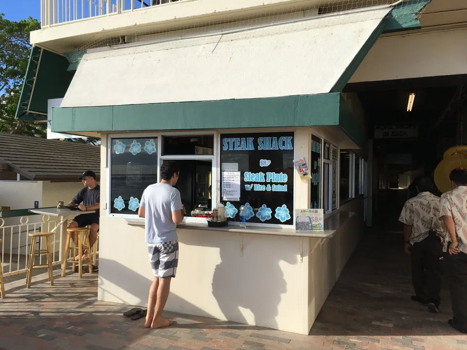 ステーキシャックの外観。まさにステーキ小屋