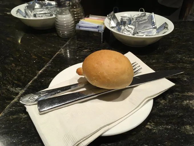 お通しのパン