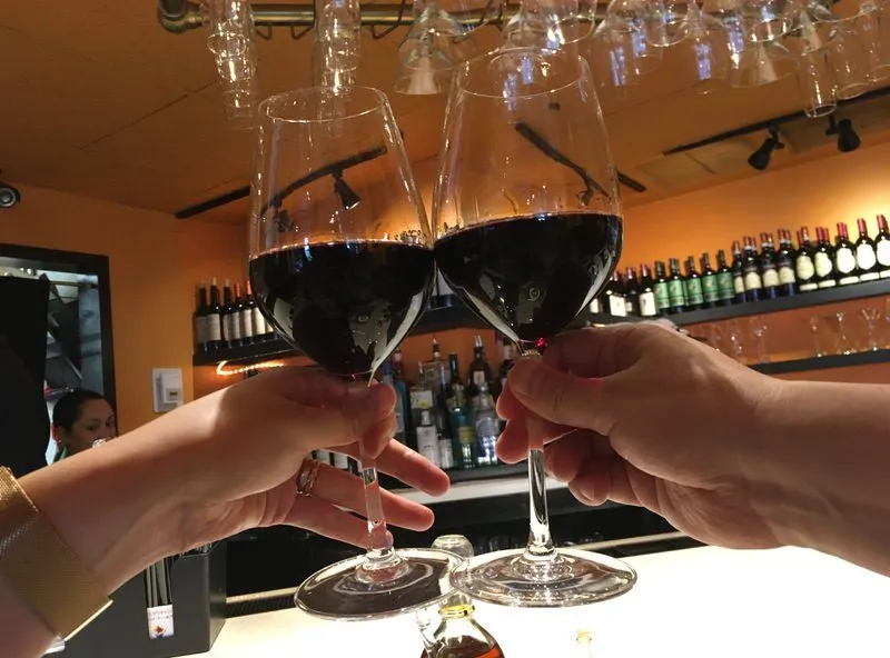 6ドルの赤ワインで乾杯!