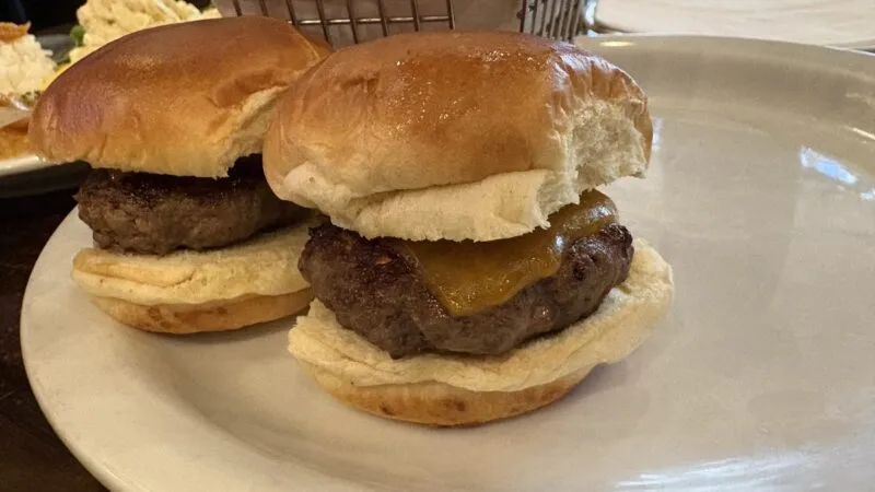 Mini Sliders w/ Fries（$12）