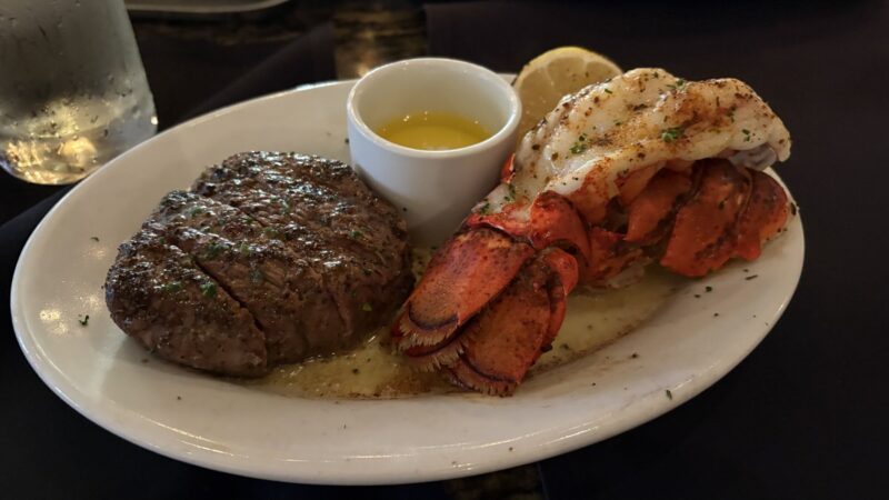 メインのステーキ&ロブスター