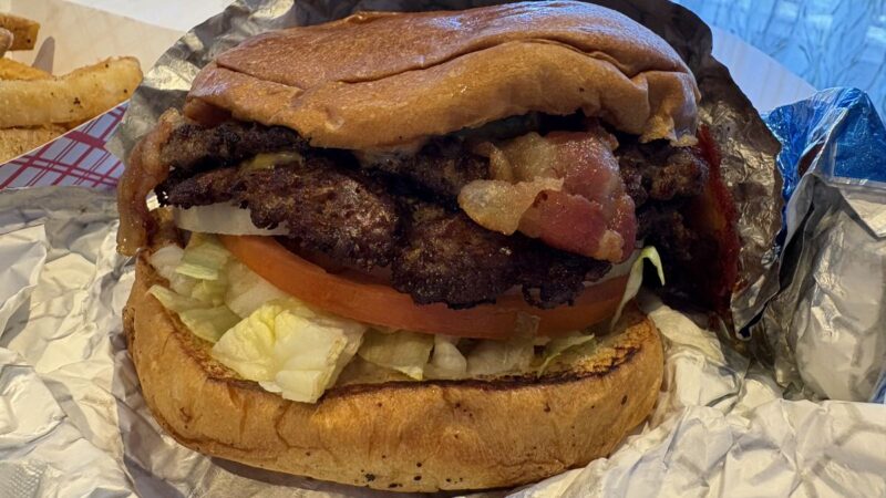 Double Bacon Deluxe w/Cheese（ダブルベーコンデラックス・ウィズ・チーズ）