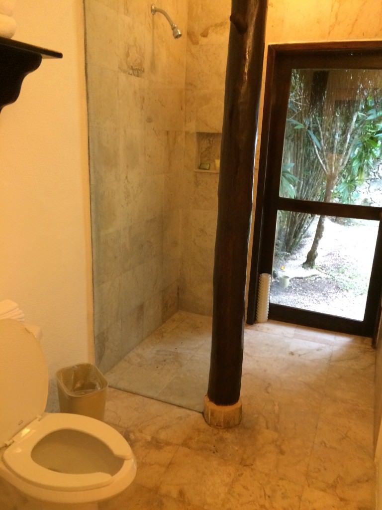 バンガロー内 シャワー&トイレ