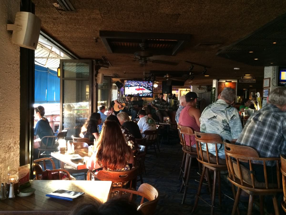 毎日実施でおつまみも充実！ヨットハーバーが目の前のチャートハウスワイキキでお得なハッピーアワー！ 出不精夫婦が暮らすように旅するブログ