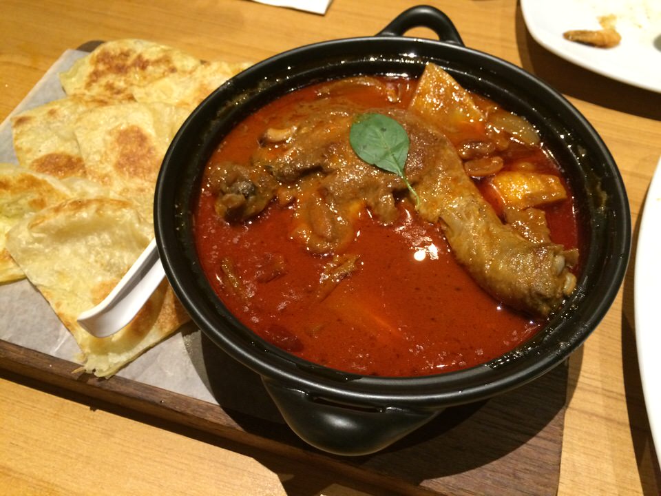 チキンマッサマンチキンカレー (Massaman gai gup Roti) 300THB