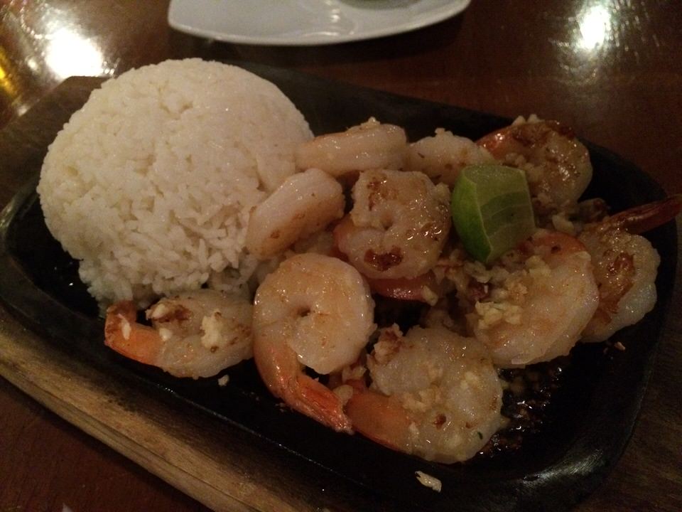 SIZZLING GARLIC PRAWNS (370THB)