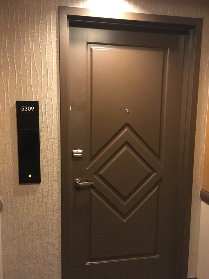 エララ 1ベッドルームグランドプラス 5309号室の入り口