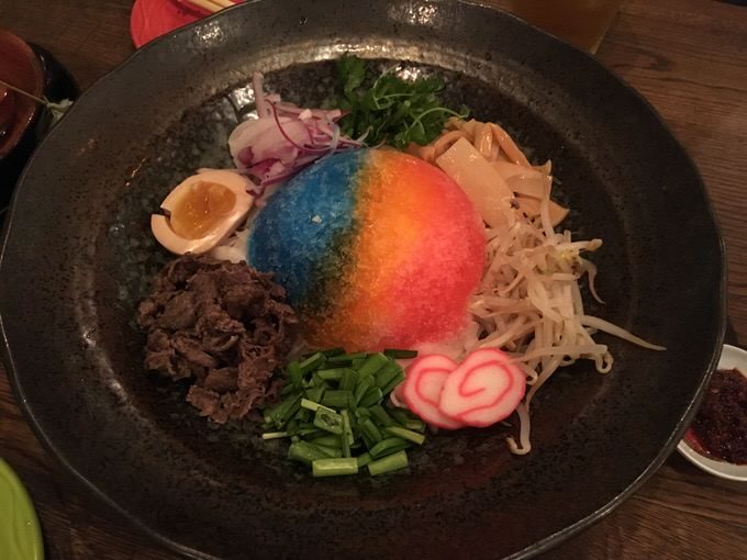 Shaved Ice Pho レインボーカラー冷製フォー 13ドル