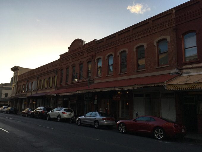 カンザマンの入る建物