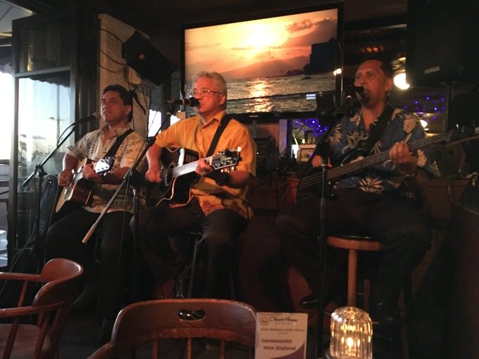 目の前で生演奏