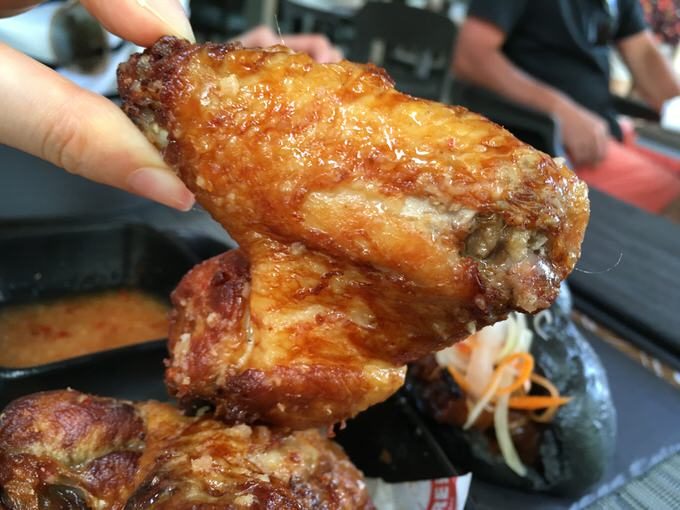 手羽元と手羽先が1つになった大きなチキン