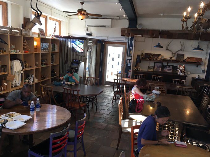 パイオニア・サルーンの店内