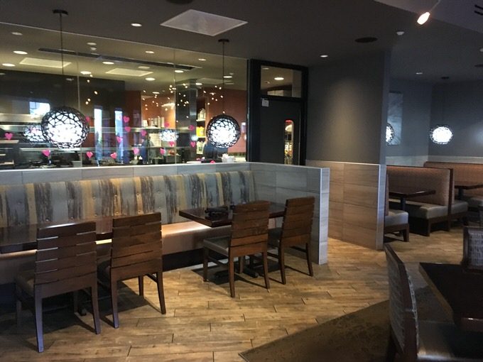 コナグリル ワイキキの店内