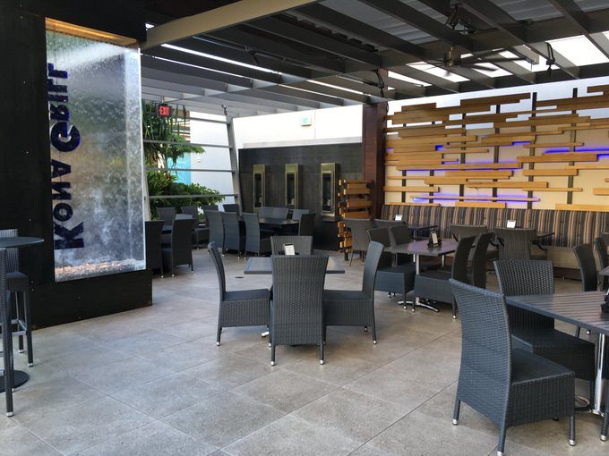 コナグリルの屋外 テラス席