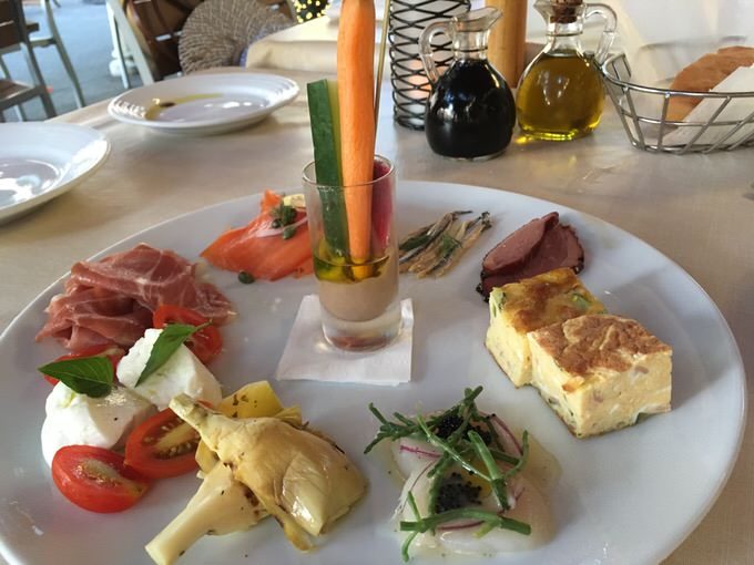 antipasto misto 前菜9種の盛り合わせ 32ドル