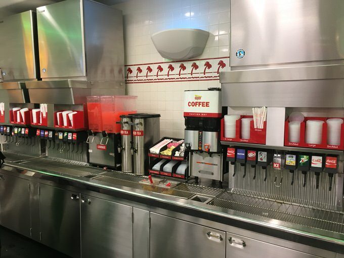 ドリンクはセルフサービス