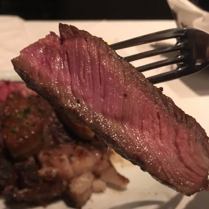 オールドホームステッドステーキハウスのリブアイステーキ