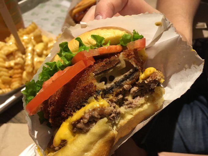 シャックスタックのフライの中身はキノコととろ~りチーズ