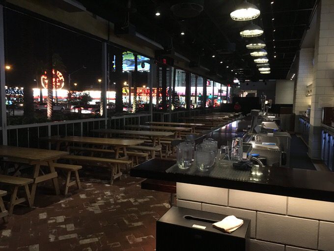 UMAMI BURGERの屋外席