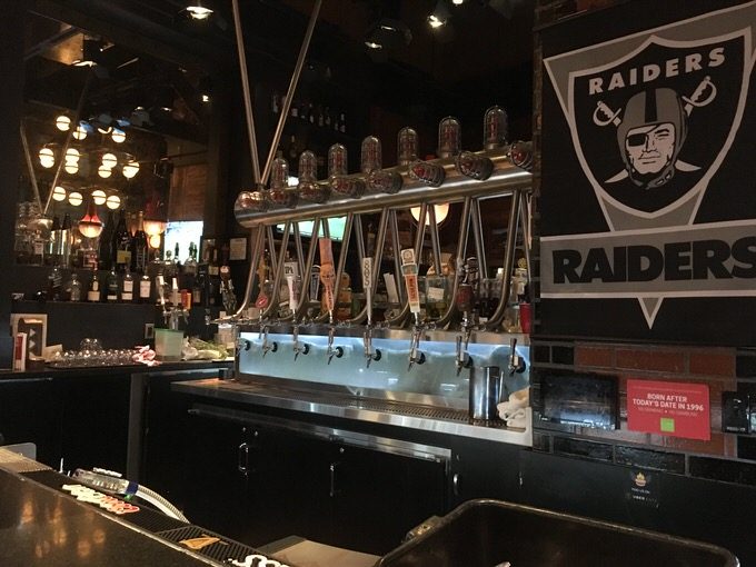 Guy Fieris Vegas Kitchen & Barの生ビールサーバー