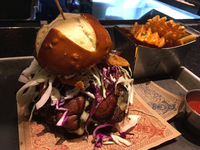 THE MAYOR OF FLAVORTOWN BURGER 通常20.5ドル