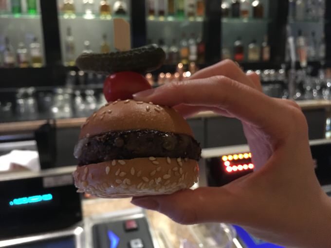 スライダーのサイズは小ぶり