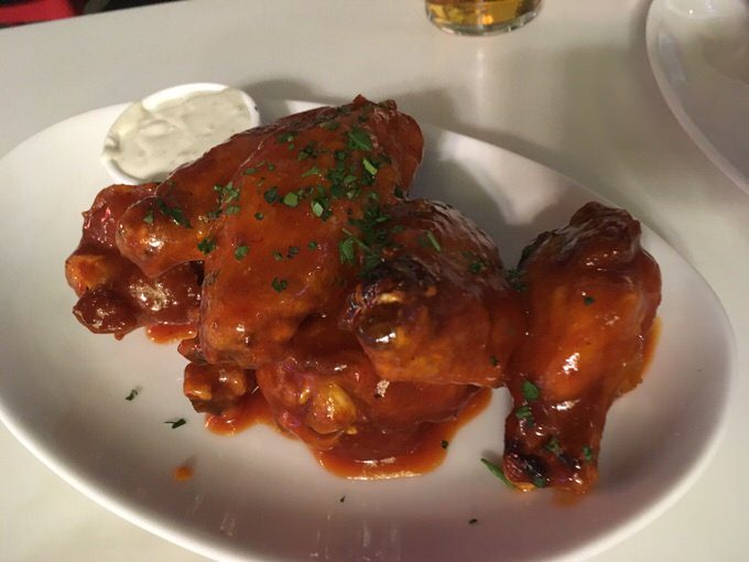 チキンウィング Chicken Wings 8ドル (通常13ドル)