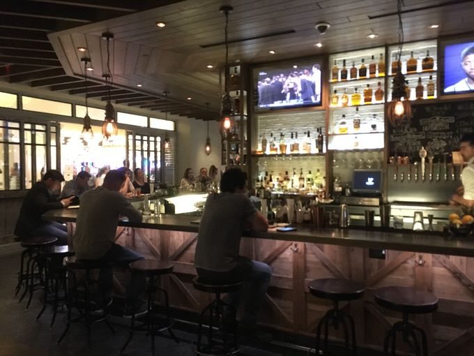 ヤードバードのバーカウンター