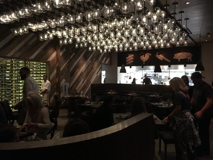 ヤードバードの店内 奥のダイニングルーム