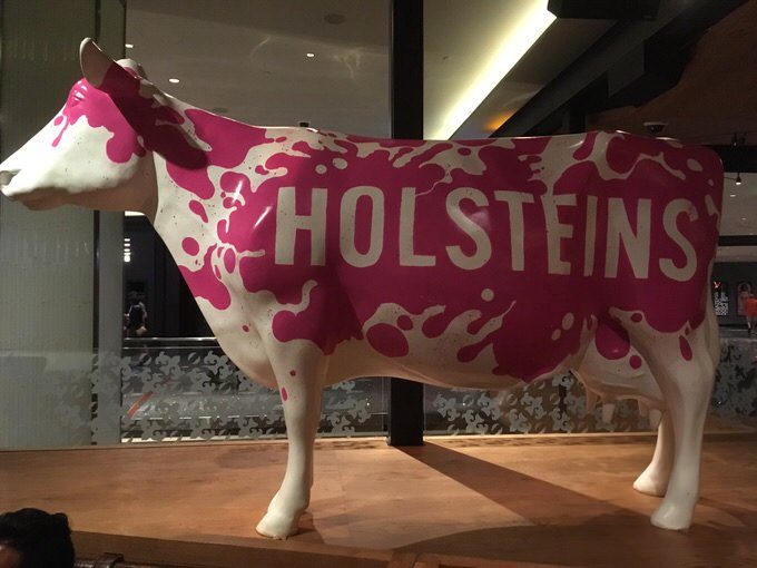 店内に飾られている牛