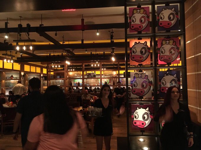 店内には可愛らしい牛のイラストがあちこちに。