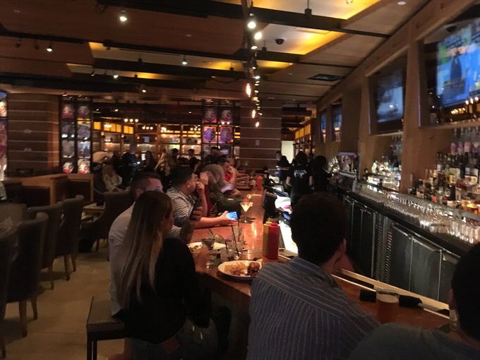 ホルスタインズ シェイクス アンド バンズのカウンター席