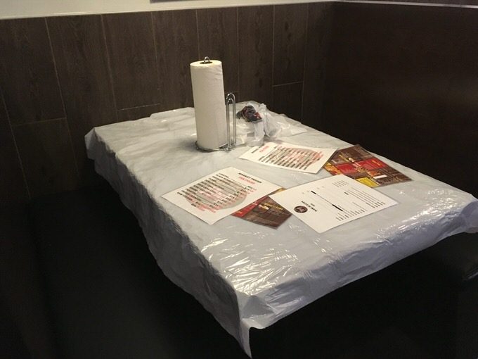 Hot N Juicy Crawfishのテーブル席