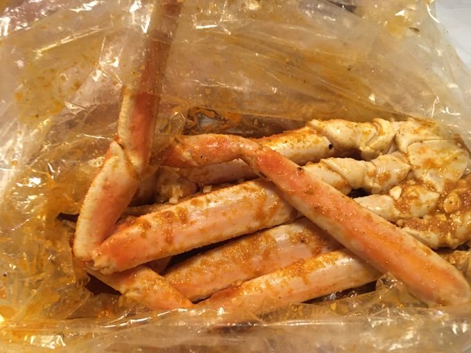 ズワイガニ (Snow Crab)もボリュームあり！