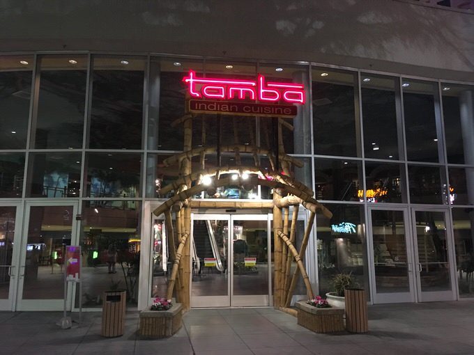 ハワイアンマーケットプレイスの奥にあるタンバ・ラウンジ 入り口