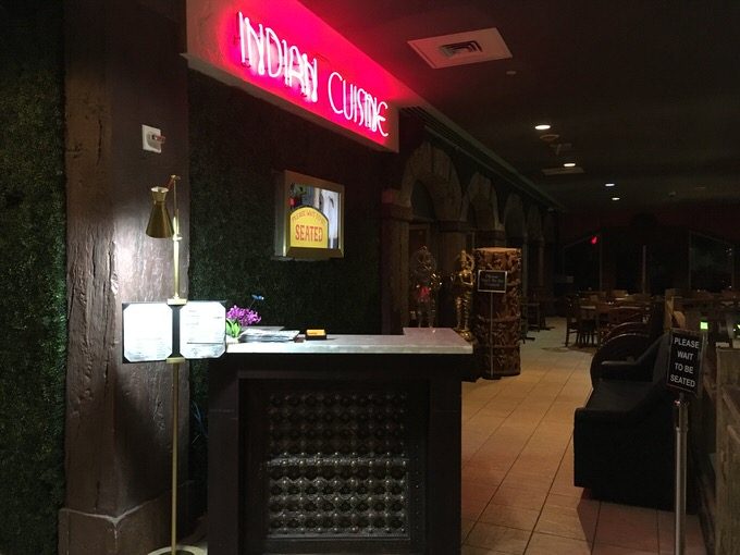 エスカレータ登ってすぐ右がタンバ・ラウンジ