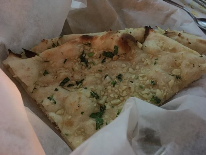 GARLIC NAAN (ガーリックナン) 3.5ドル