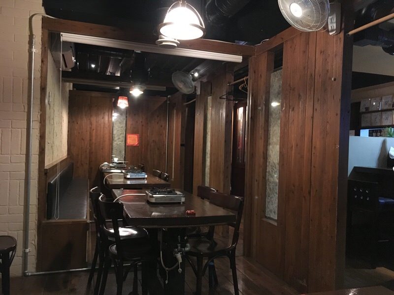 みるく 店内の様子 半個室のテーブル席