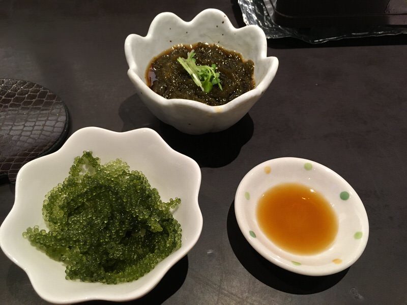 しゃぶしゃぶの前にやってくる海ぶどうともずく酢