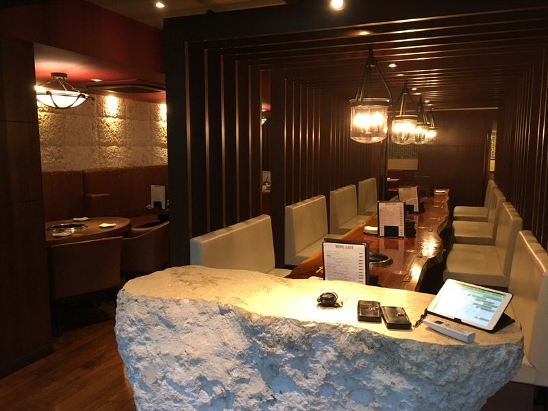 ロインズ 沖縄 大きなテーブル席