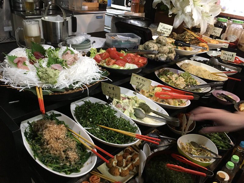 20種類以上あるお惣菜 左側