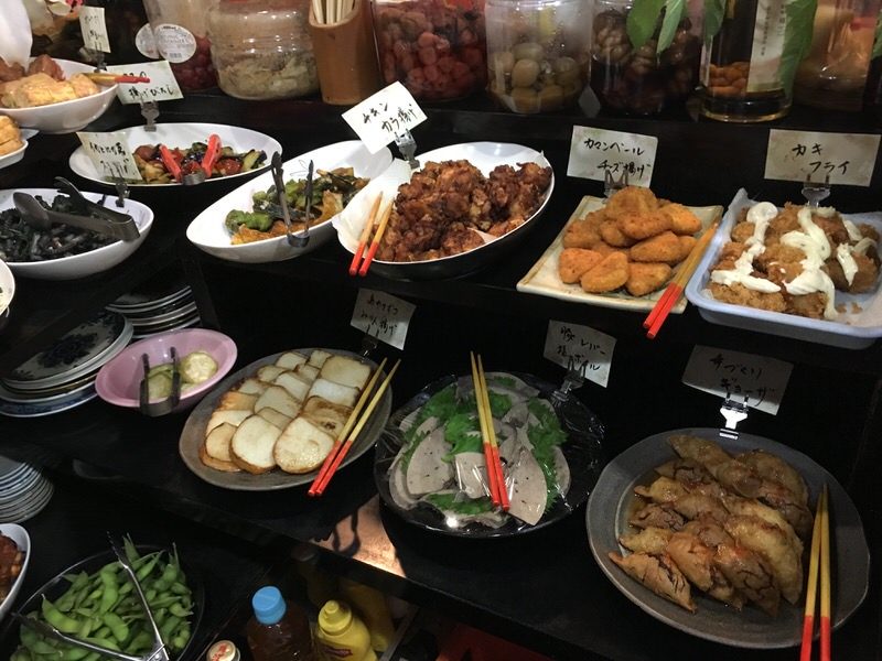 20種類以上あるお惣菜 右側