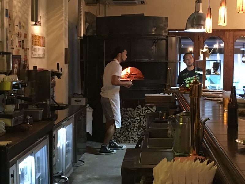 焼きあがったらダッシュで持ってきてくれます