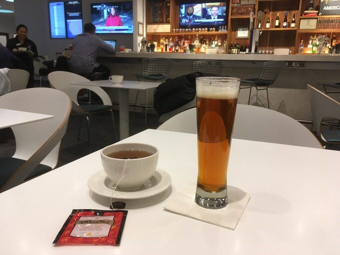 注文したビールと紅茶