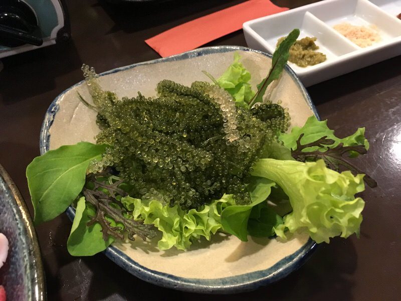 アグー豚に包んで食べると美味しい海ぶどう