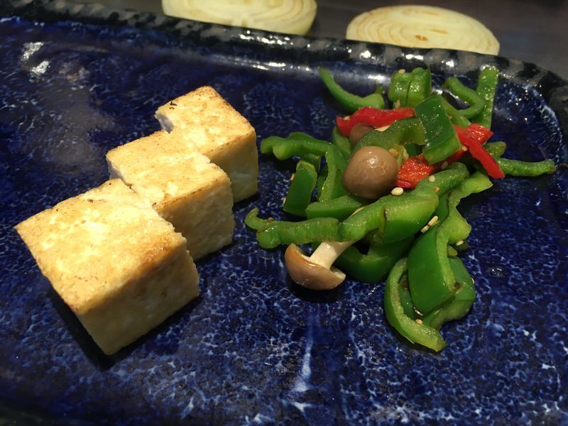 島豆腐の鉄板焼きと野菜のオリーブ炒め
