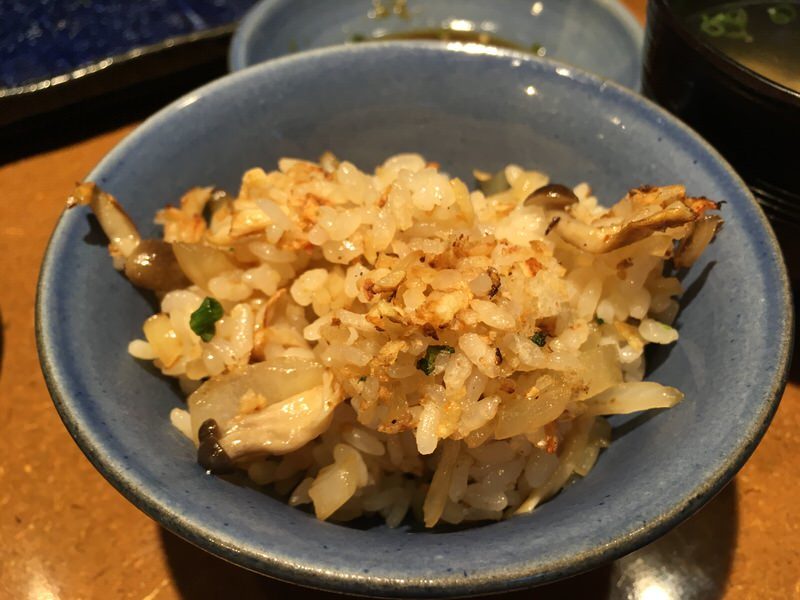 国産ニンニクたっぷりの当店風焼き飯