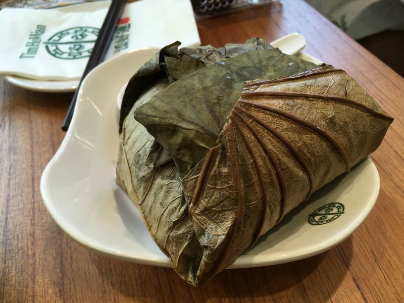 シェフズスペシャルのSTICKY RICE IN LOTUS LEAF (古法糯米雞) 6ドル
