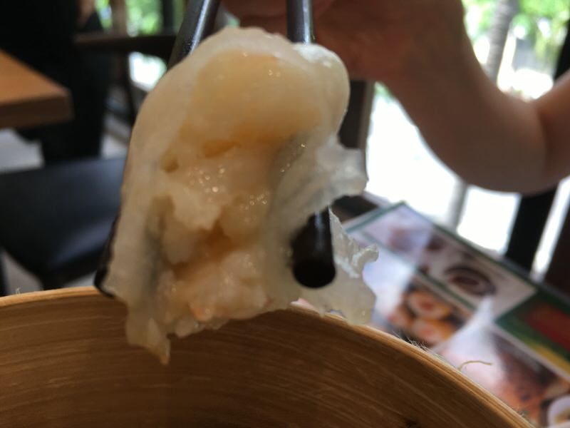 ブリブリのエビが入っています